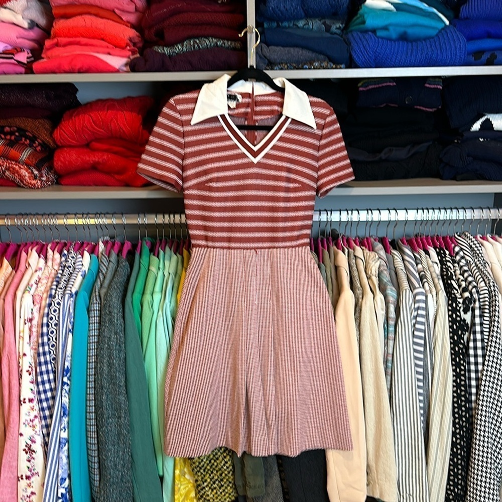 Vintage 70’s Jonathon Logan rust and white short sleeve pleated dress size 0